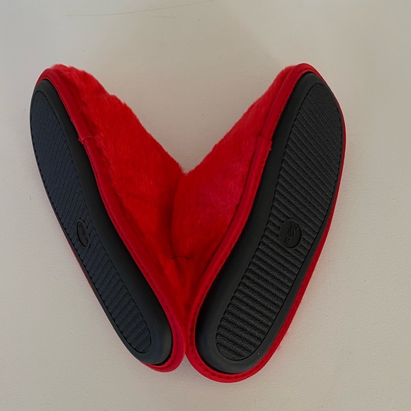 NWT Victoria’s Secret Closed-Toe Faux Fur Slippers - Picture 4 of 14